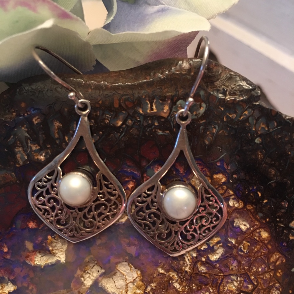 Fresh water pearl earrings